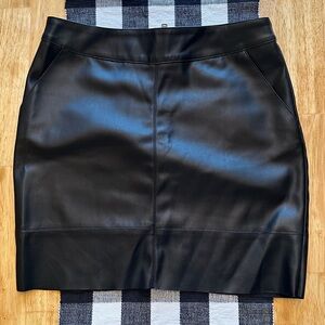 Women black faux leather skirt